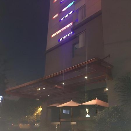 G Suites Hotel By Amithya Surabaya Luaran gambar