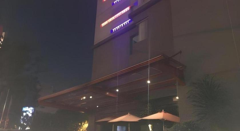 G Suites Hotel By Amithya Surabaya Luaran gambar